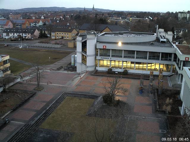 Foto der Webcam: Verwaltungsgebäude, Innenhof mit Audimax, Hörsaal-Gebäude 1