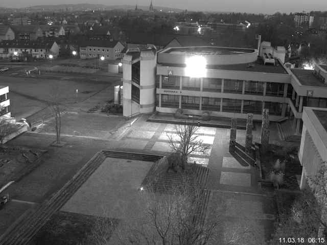 Foto der Webcam: Verwaltungsgebäude, Innenhof mit Audimax, Hörsaal-Gebäude 1