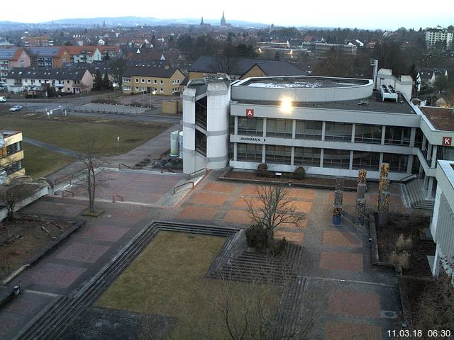 Foto der Webcam: Verwaltungsgebäude, Innenhof mit Audimax, Hörsaal-Gebäude 1