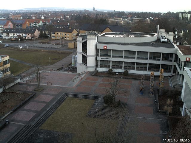 Foto der Webcam: Verwaltungsgebäude, Innenhof mit Audimax, Hörsaal-Gebäude 1