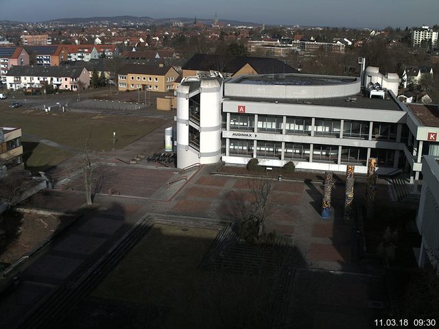 Foto der Webcam: Verwaltungsgebäude, Innenhof mit Audimax, Hörsaal-Gebäude 1