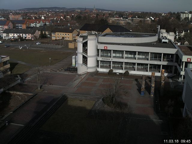 Foto der Webcam: Verwaltungsgebäude, Innenhof mit Audimax, Hörsaal-Gebäude 1