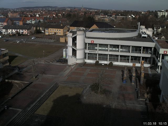 Foto der Webcam: Verwaltungsgebäude, Innenhof mit Audimax, Hörsaal-Gebäude 1