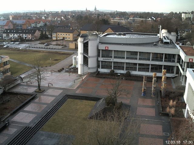 Foto der Webcam: Verwaltungsgeb&auml;ude, Innenhof mit Audimax, H&ouml;rsaal-Geb&auml;ude 1