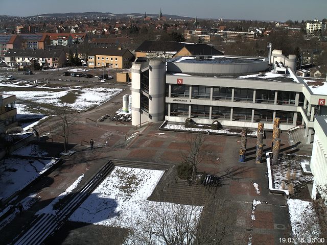 Foto der Webcam: Verwaltungsgebäude, Innenhof mit Audimax, Hörsaal-Gebäude 1