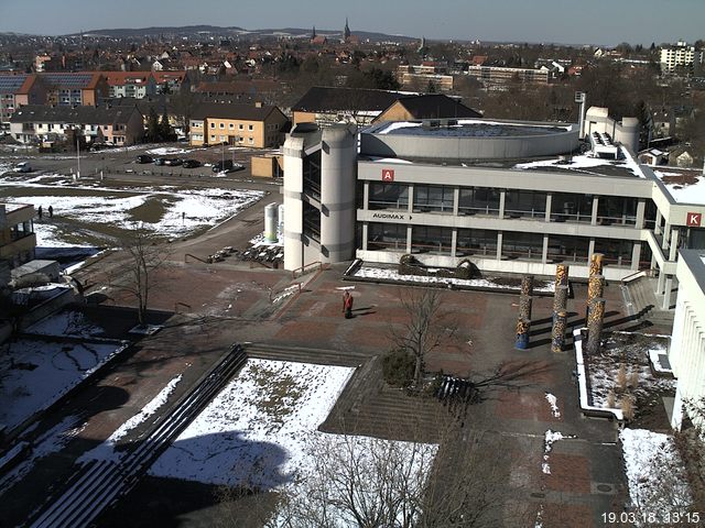 Foto der Webcam: Verwaltungsgebäude, Innenhof mit Audimax, Hörsaal-Gebäude 1