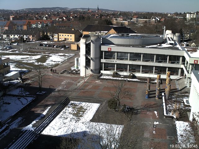 Foto der Webcam: Verwaltungsgebäude, Innenhof mit Audimax, Hörsaal-Gebäude 1