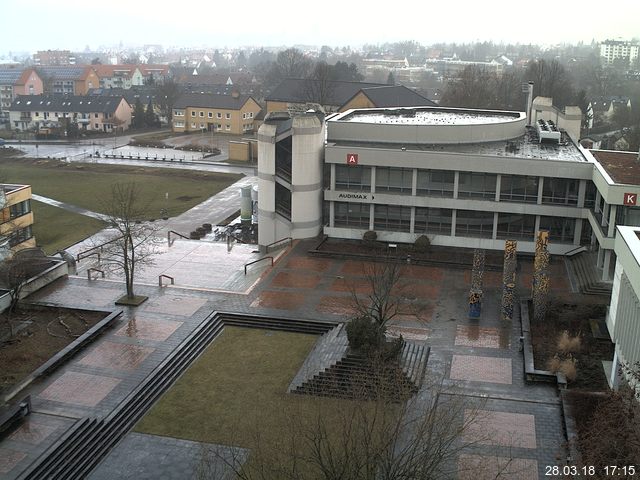 Foto der Webcam: Verwaltungsgebäude, Innenhof mit Audimax, Hörsaal-Gebäude 1