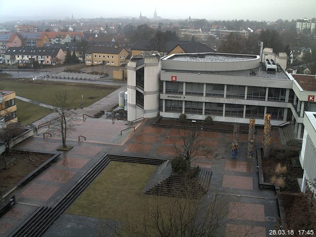 Foto der Webcam: Verwaltungsgebäude, Innenhof mit Audimax, Hörsaal-Gebäude 1