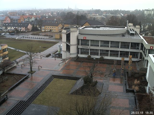 Foto der Webcam: Verwaltungsgebäude, Innenhof mit Audimax, Hörsaal-Gebäude 1