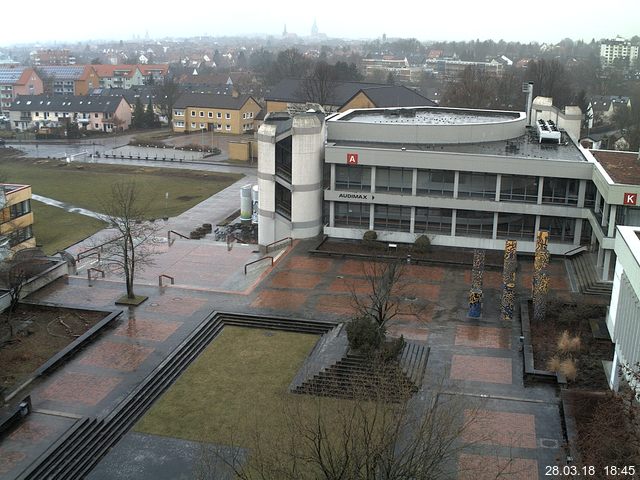 Foto der Webcam: Verwaltungsgebäude, Innenhof mit Audimax, Hörsaal-Gebäude 1