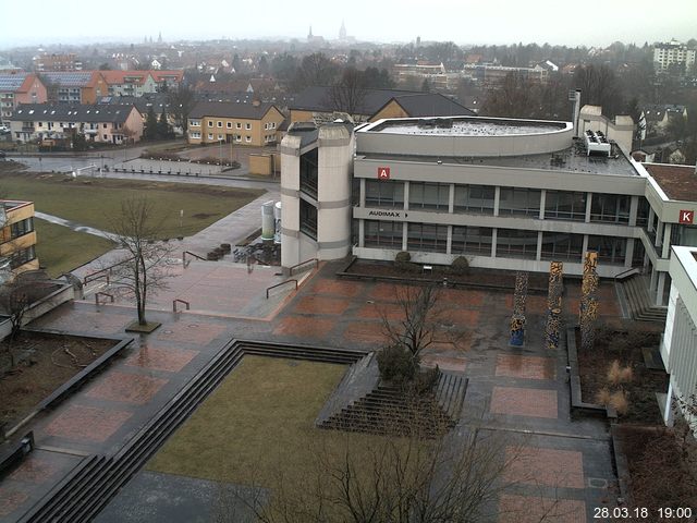 Foto der Webcam: Verwaltungsgebäude, Innenhof mit Audimax, Hörsaal-Gebäude 1