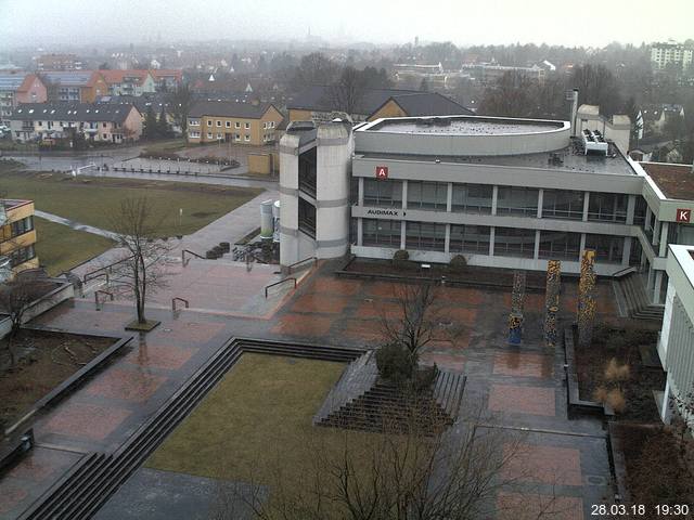 Foto der Webcam: Verwaltungsgebäude, Innenhof mit Audimax, Hörsaal-Gebäude 1