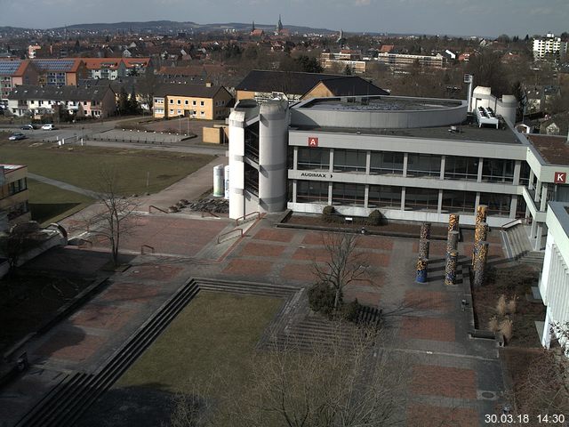 Foto der Webcam: Verwaltungsgebäude, Innenhof mit Audimax, Hörsaal-Gebäude 1