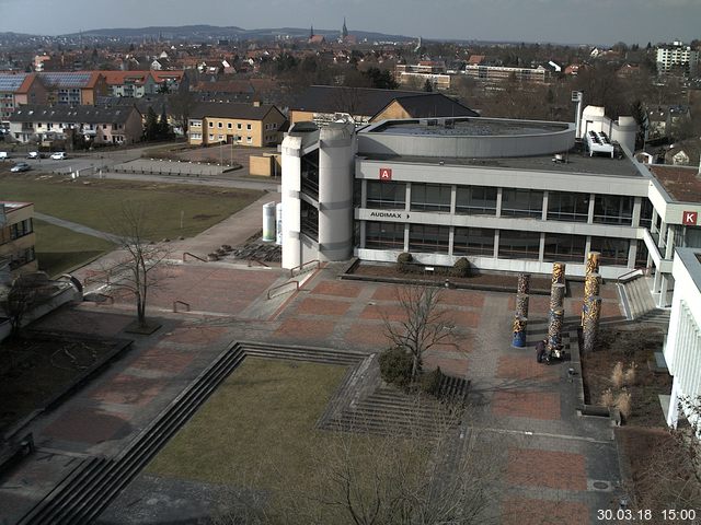 Foto der Webcam: Verwaltungsgebäude, Innenhof mit Audimax, Hörsaal-Gebäude 1