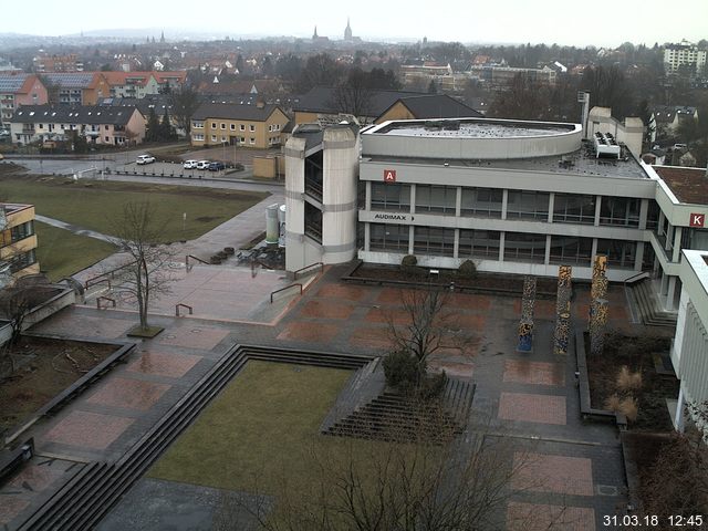 Foto der Webcam: Verwaltungsgebäude, Innenhof mit Audimax, Hörsaal-Gebäude 1