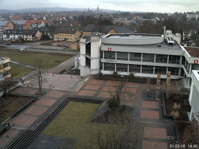 Foto der Webcam: Verwaltungsgebäude, Innenhof mit Audimax, Hörsaal-Gebäude 1