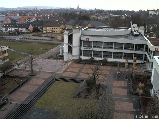 Foto der Webcam: Verwaltungsgebäude, Innenhof mit Audimax, Hörsaal-Gebäude 1