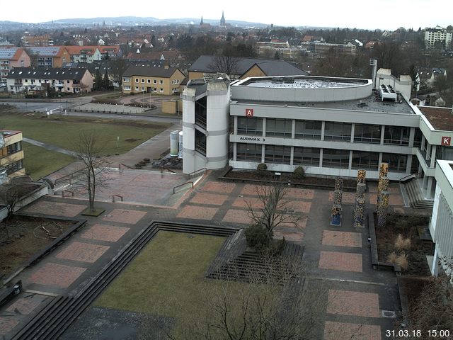 Foto der Webcam: Verwaltungsgebäude, Innenhof mit Audimax, Hörsaal-Gebäude 1