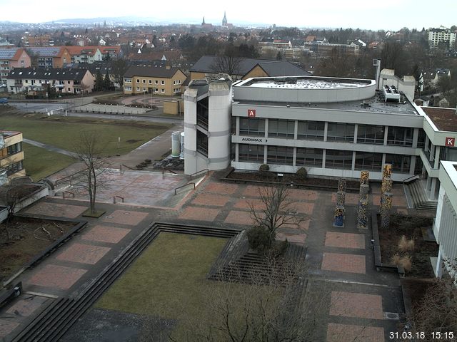 Foto der Webcam: Verwaltungsgebäude, Innenhof mit Audimax, Hörsaal-Gebäude 1