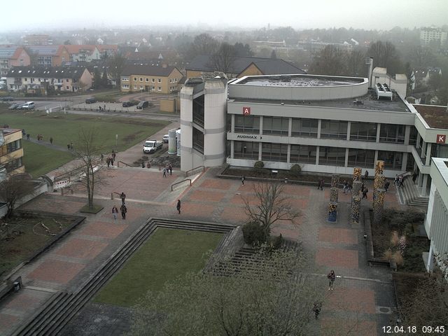 Foto der Webcam: Verwaltungsgebäude, Innenhof mit Audimax, Hörsaal-Gebäude 1