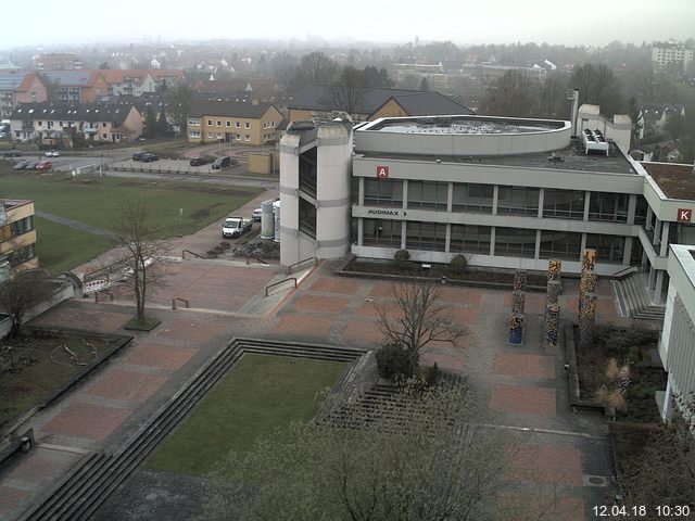 Foto der Webcam: Verwaltungsgebäude, Innenhof mit Audimax, Hörsaal-Gebäude 1