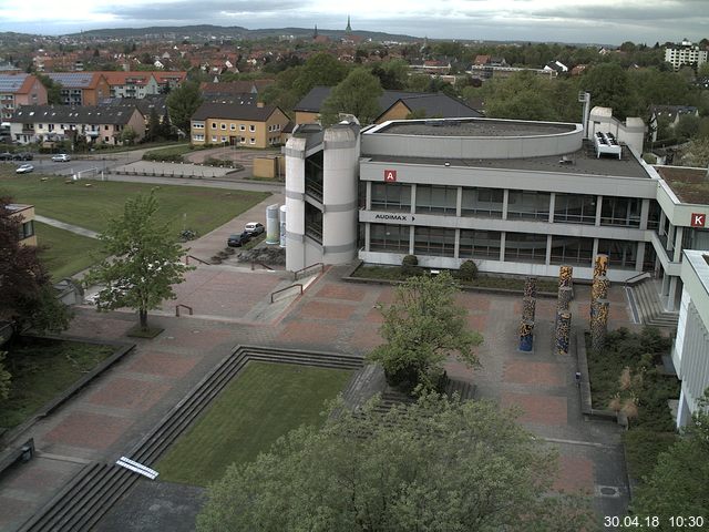 Foto der Webcam: Verwaltungsgebäude, Innenhof mit Audimax, Hörsaal-Gebäude 1