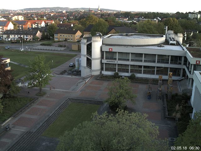 Foto der Webcam: Verwaltungsgebäude, Innenhof mit Audimax, Hörsaal-Gebäude 1