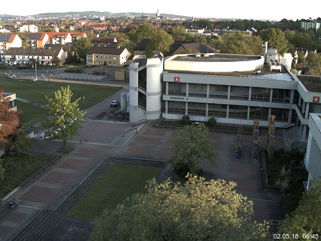 Foto der Webcam: Verwaltungsgebäude, Innenhof mit Audimax, Hörsaal-Gebäude 1