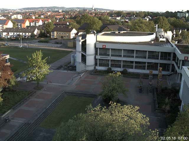 Foto der Webcam: Verwaltungsgebäude, Innenhof mit Audimax, Hörsaal-Gebäude 1