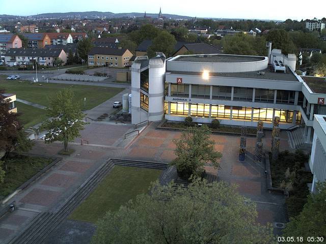 Foto der Webcam: Verwaltungsgebäude, Innenhof mit Audimax, Hörsaal-Gebäude 1