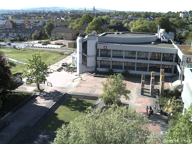 Foto der Webcam: Verwaltungsgebäude, Innenhof mit Audimax, Hörsaal-Gebäude 1