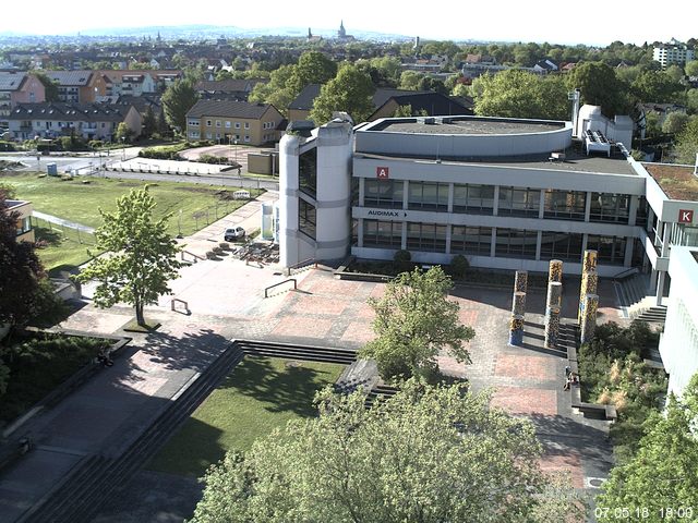 Foto der Webcam: Verwaltungsgebäude, Innenhof mit Audimax, Hörsaal-Gebäude 1