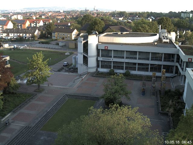 Foto der Webcam: Verwaltungsgebäude, Innenhof mit Audimax, Hörsaal-Gebäude 1