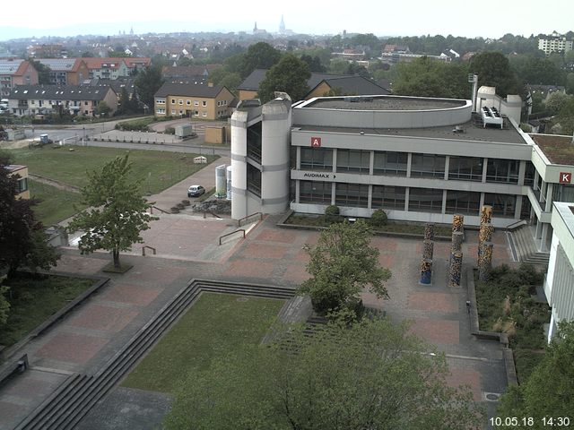 Foto der Webcam: Verwaltungsgebäude, Innenhof mit Audimax, Hörsaal-Gebäude 1