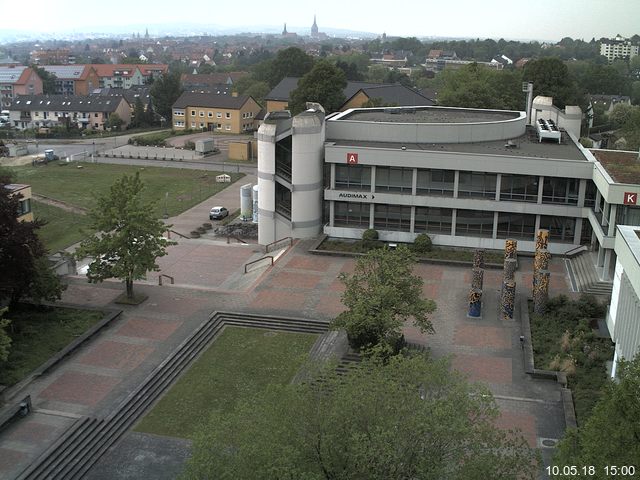 Foto der Webcam: Verwaltungsgebäude, Innenhof mit Audimax, Hörsaal-Gebäude 1