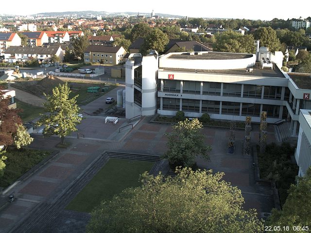 Foto der Webcam: Verwaltungsgebäude, Innenhof mit Audimax, Hörsaal-Gebäude 1