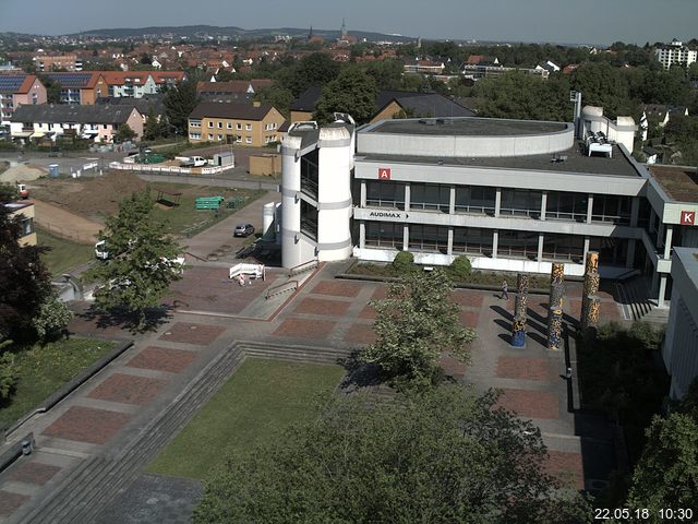 Foto der Webcam: Verwaltungsgebäude, Innenhof mit Audimax, Hörsaal-Gebäude 1