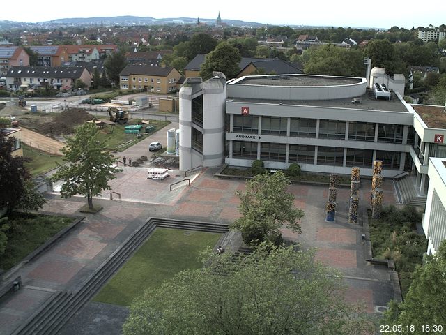 Foto der Webcam: Verwaltungsgebäude, Innenhof mit Audimax, Hörsaal-Gebäude 1