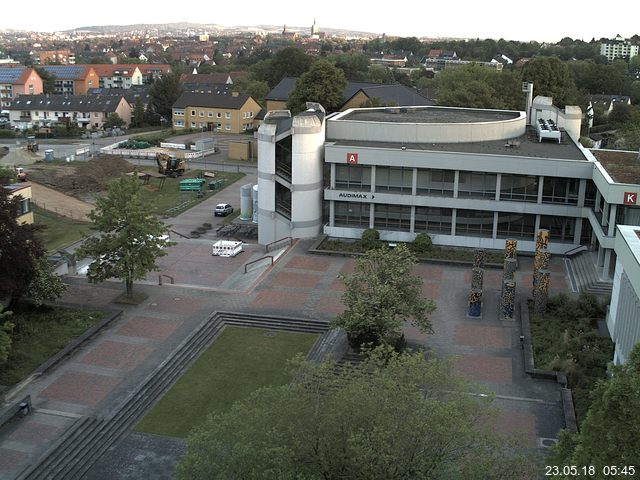 Foto der Webcam: Verwaltungsgebäude, Innenhof mit Audimax, Hörsaal-Gebäude 1