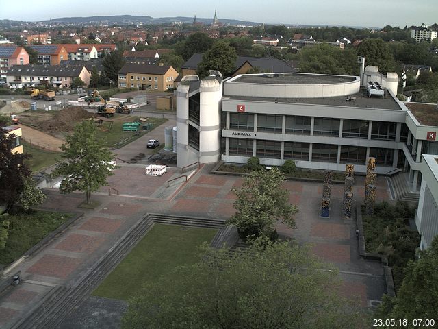 Foto der Webcam: Verwaltungsgebäude, Innenhof mit Audimax, Hörsaal-Gebäude 1