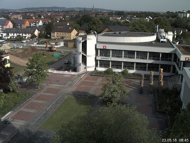 Foto der Webcam: Verwaltungsgebäude, Innenhof mit Audimax, Hörsaal-Gebäude 1