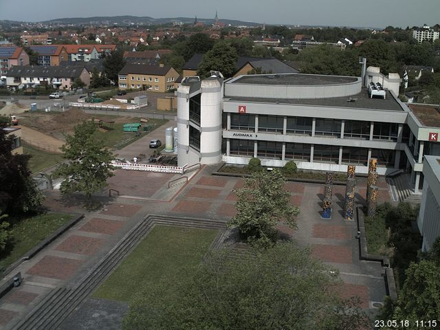 Foto der Webcam: Verwaltungsgebäude, Innenhof mit Audimax, Hörsaal-Gebäude 1