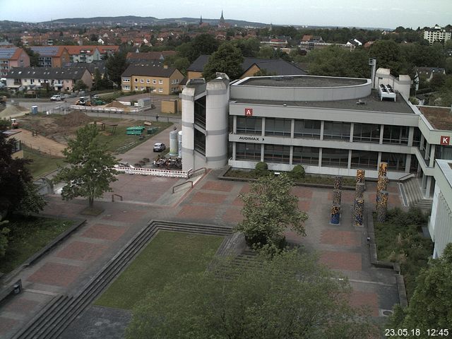 Foto der Webcam: Verwaltungsgebäude, Innenhof mit Audimax, Hörsaal-Gebäude 1