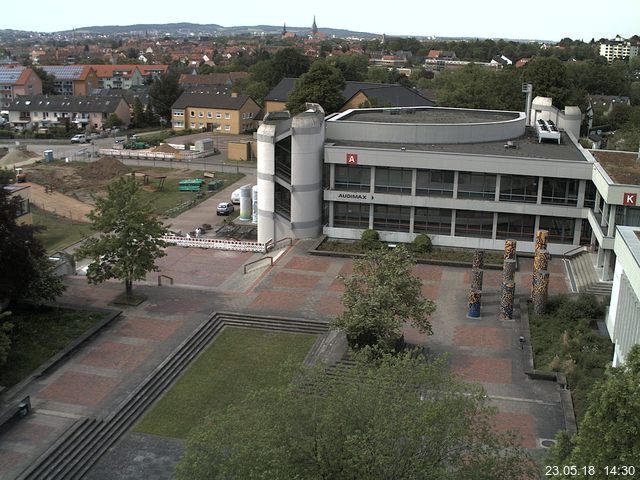 Foto der Webcam: Verwaltungsgebäude, Innenhof mit Audimax, Hörsaal-Gebäude 1