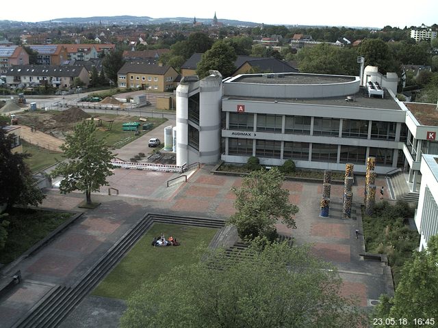 Foto der Webcam: Verwaltungsgebäude, Innenhof mit Audimax, Hörsaal-Gebäude 1