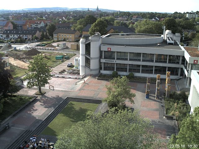 Foto der Webcam: Verwaltungsgebäude, Innenhof mit Audimax, Hörsaal-Gebäude 1