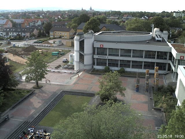 Foto der Webcam: Verwaltungsgebäude, Innenhof mit Audimax, Hörsaal-Gebäude 1