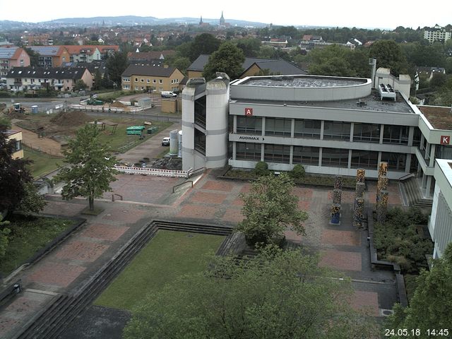 Foto der Webcam: Verwaltungsgebäude, Innenhof mit Audimax, Hörsaal-Gebäude 1