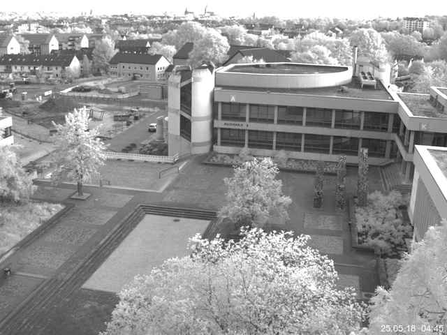 Foto der Webcam: Verwaltungsgebäude, Innenhof mit Audimax, Hörsaal-Gebäude 1